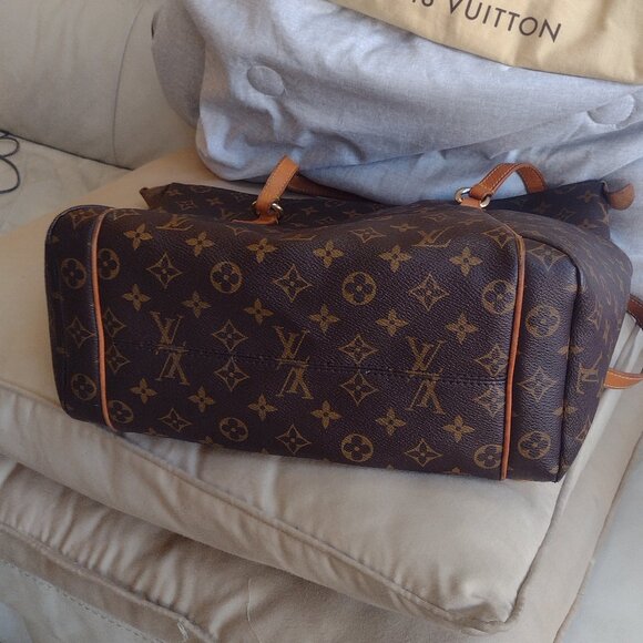 DISCONTINUED Louis Vuitton Totally MM in Monogram - Picture 3 of 15